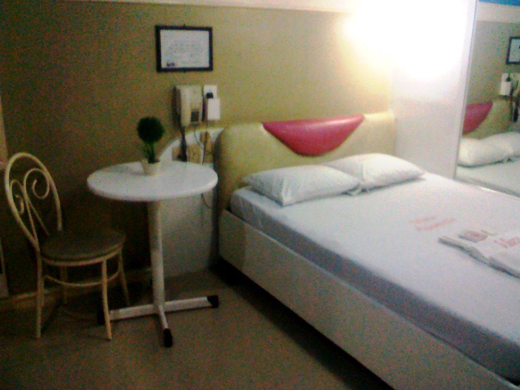 Vista Apartelle Makati City Exteriör bild